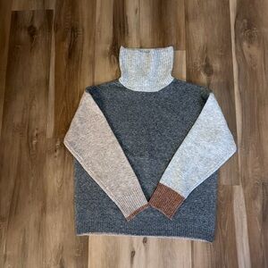 Fortune + Ivy Colorblock Turtleneck Sweater Size Small Neutral